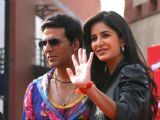 Akshay Kumar and Katrina Kaif dancing in public at a Mall in New Delhi to promote their film "Tees Maar Khan''