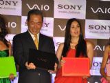 Kareena Kapoor with Sony MD Mr. Masaru Tamagawa at press conference of Sony India in Hotel Hyatt Regency, Mumbai