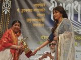 Madhuri Dixit Nene, Balasaheb Thackeray, Lata Mangeshkar at Master Dinanath Mangeshkar Awards 2012 at Shanmukhananda Hall in Mumbai
