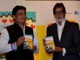 Amitabh Bachchan launches Vipul Mittra's novel 'The Dream Chasers'