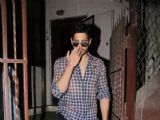 Sidharth's middle-finger picture will leave you in Splits