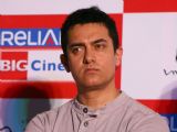 Aamir Khan, Rajkumar Hirani and Abhijat Joshi a at press-meet to promote film ''''3-idiots'''',at Noida
