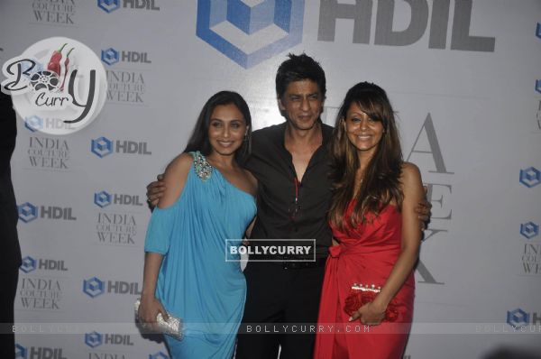 Shahrukh Khan with wife Gauri Khan and Rani Mukherjee at HDIL India Couture Week 2010
