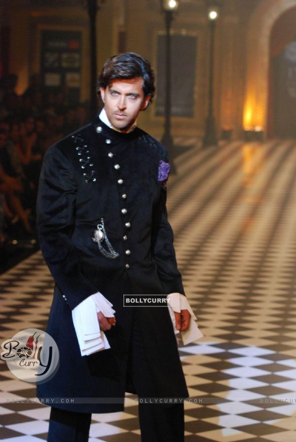 Hrithik Roshan at HDIL India Couture Week 2010 Day 2