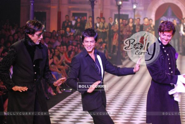 Amitabh Bachchan, Shahrukh Khan and Hrithik Roshan at HDIL India Couture Week 2010 Day