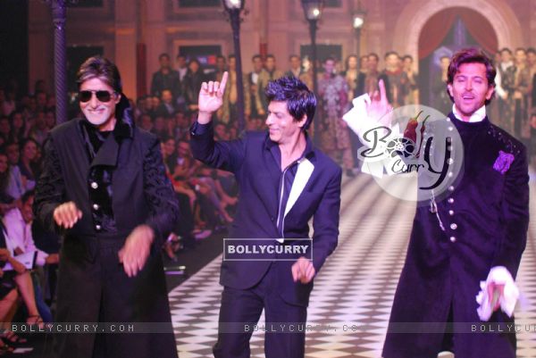 Amitabh Bachchan, Shahrukh Khan and Hrithik Roshan at HDIL India Couture Week 2010 Day