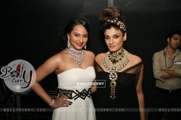 Sonakshi Sinha and Raveena Tandon at HDIL India Couture Week 2010