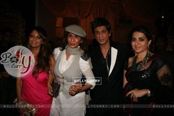 Shahrukh Khan with wife Gauri Khan at HDIL India Couture Week 2010