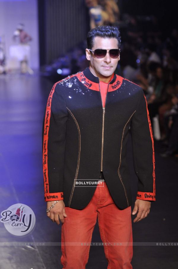 Salman Khan in Being Human show at HDIL India Couture Week 2010