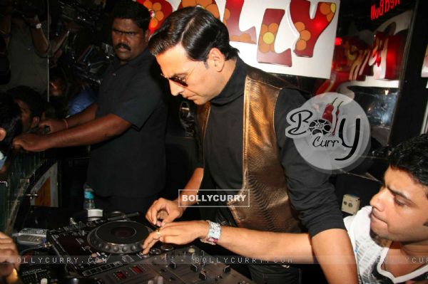 Akshay Kumar turns DJ to promote his film "Action Replayy" at Plollyesters (101050)