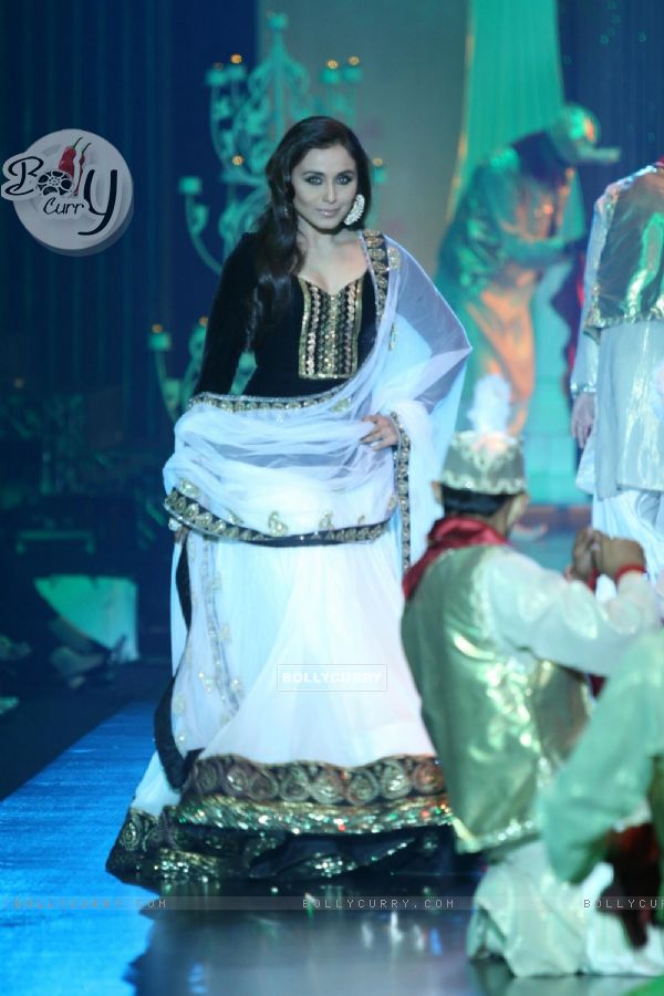 Rani Mukherjee in Being Human show at HDIL India Couture Week 2010