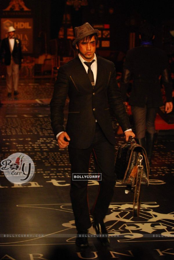 Model walks for Arjun Khanna at HDIL India Couture Week 2010
