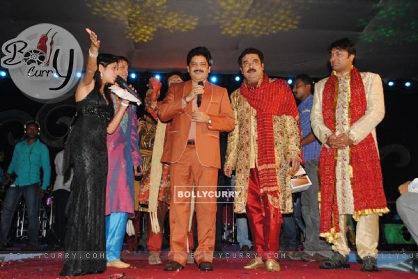 Udit Narayan at Navratri Dandiya 2010 in Borivali