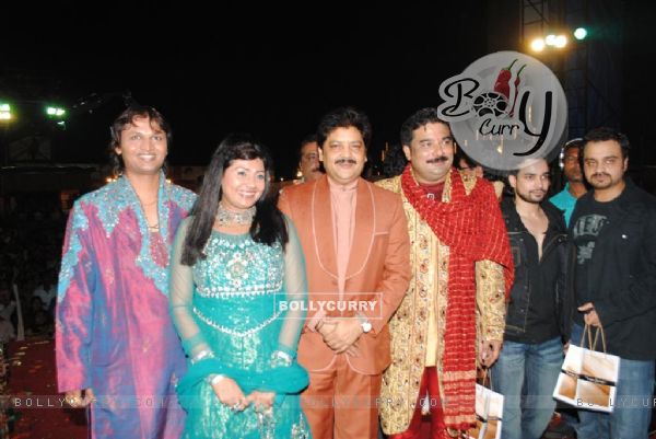 Udit Narayan at Navratri Dandiya 2010 in Borivali