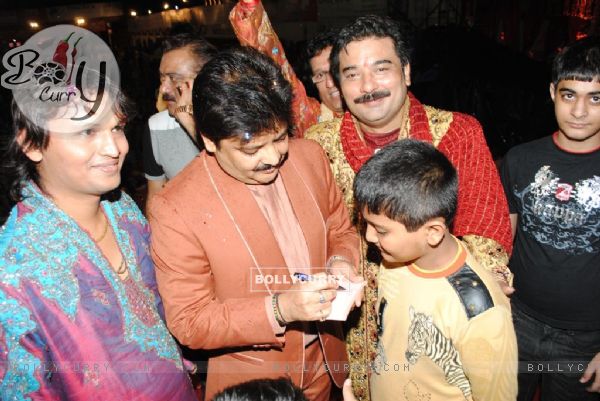 Udit Narayan at Navratri Dandiya 2010 in Borivali