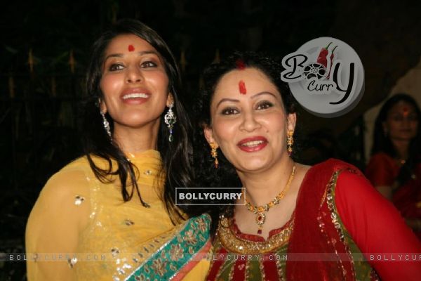 Sophie Chowdhary and Manyata at Sanjay Dutt's Mata Ki Chowki at Bandra