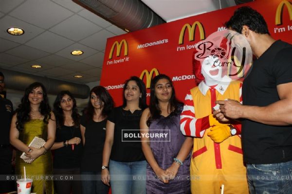 John and Pakhi at McDonalds to promote Jhoothi Hi Sahi at Andheri, Mumbai (102051)