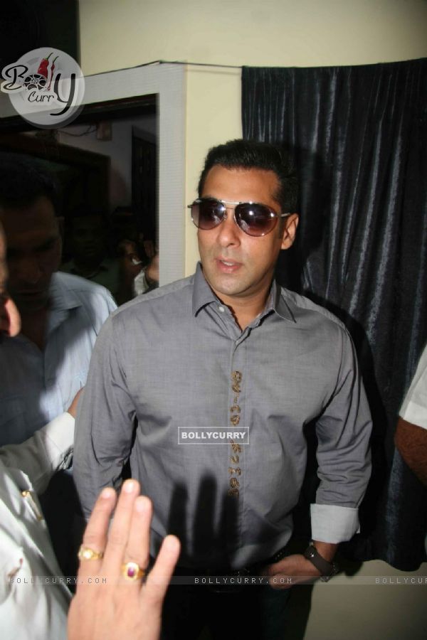 Salman Khan at Milind Deora's Computer Institute donation at Byculla