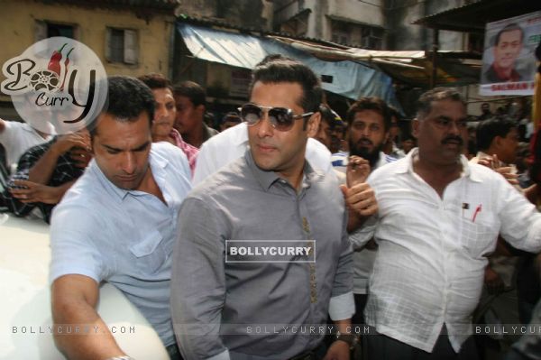 Salman Khan at Milind Deora's Computer Institute donation at Byculla
