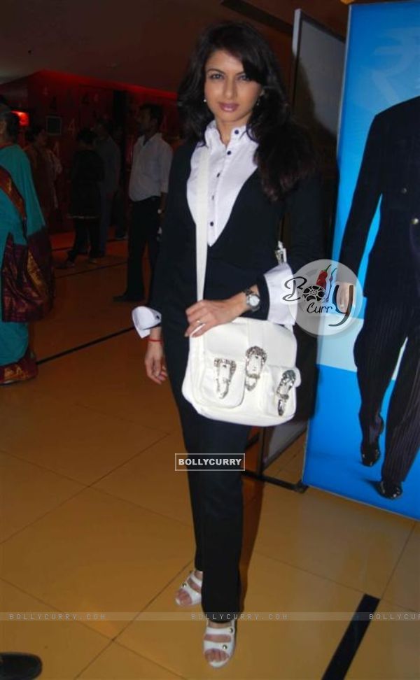 Bhagyashree Patwardhan at Premiere of Dus Tola at Cinemax, Mumbai (103033)