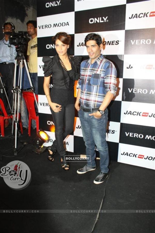 Bipasha Basu and Manish Malhotra at Vero Moda model auditions