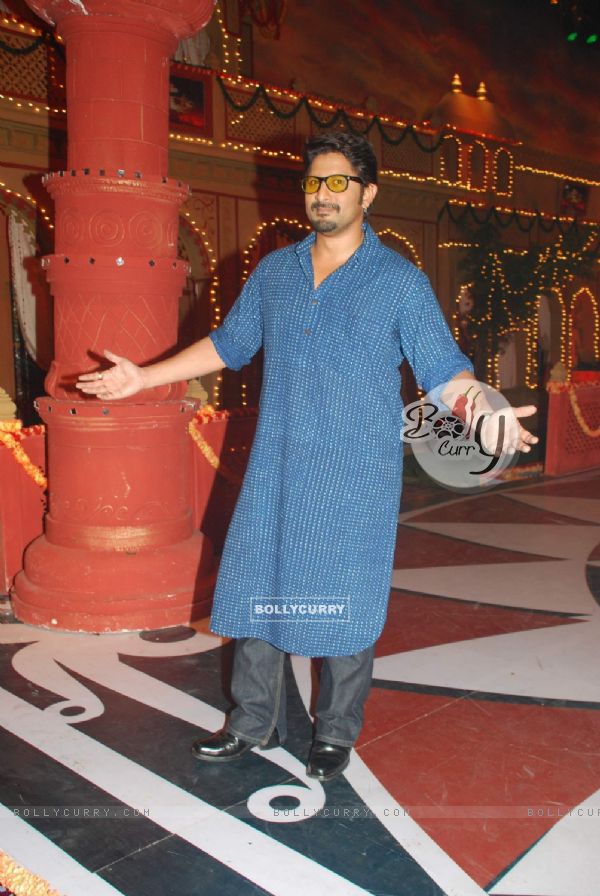 Golmaal 3 star Arshad Warsi on the sets of Colors Diwali show (104023)