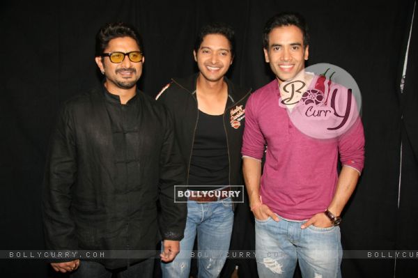 Golmaal 3 stars Arshad Warsi, Kunal Khemu and Tusshar Kapoor on the sets of KBC (104028)