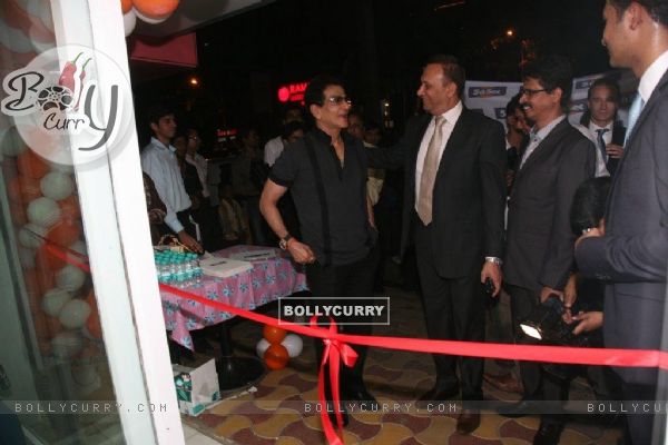 Jeetendra launches 5 a sec french laundry