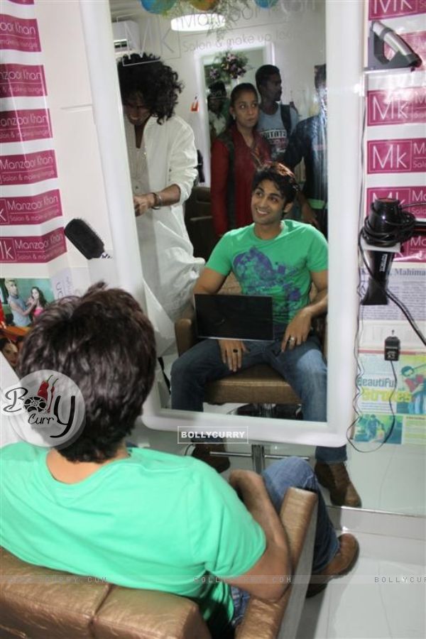 Manzoor Khan make-up lounge launch at Malad