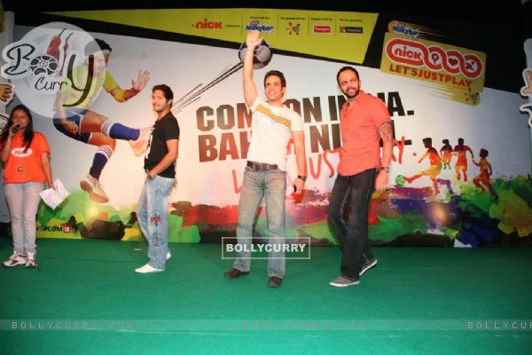 The Golmaal 3 cast and crew supports Nick Let's Just Play (105110)