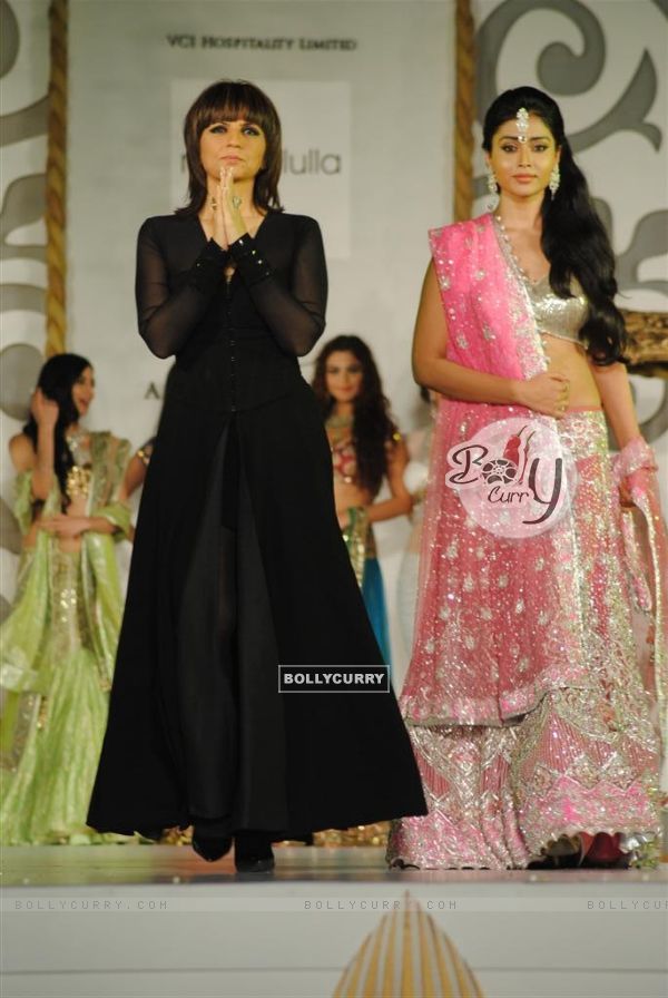 Models walk for designer Neeta Lulla at Aamby Valley India Bridal Week day 2