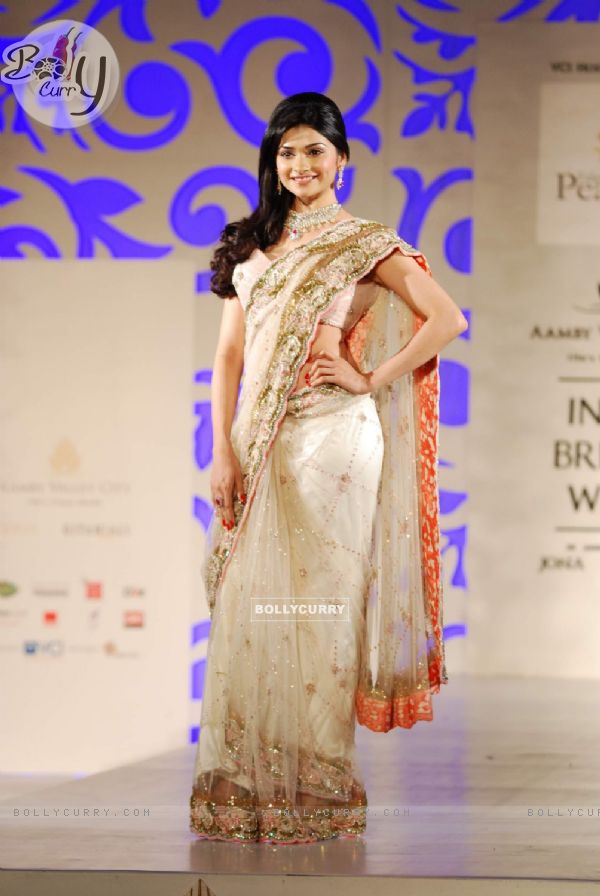 Prachi Walks for designers Shane and Falguni Peacock at Aamby Valley India Bridal Week day 3
