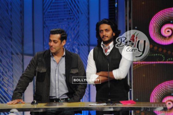 Salman Khan and Ritesh Deshmukh at Global Indian Music Awards at Yash Raj Studios