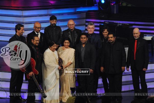 Lata Mangeshkar, A.R.Rahman, Shankar, Salim and Asha at Global Indian Music Awards at Yash Raj Studi