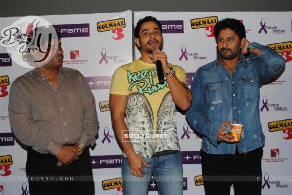 Golmaal 3 cast celebrate success of their film with underprivileged kids on Childrens Day at FAME Cinemas in Andheri, Mumbai (107349)