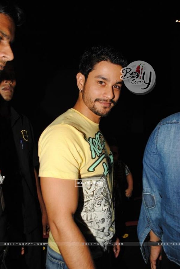 Kunal Khemu celebrate success of their film with underprivileged kids on Childrens Day at FAME Cine