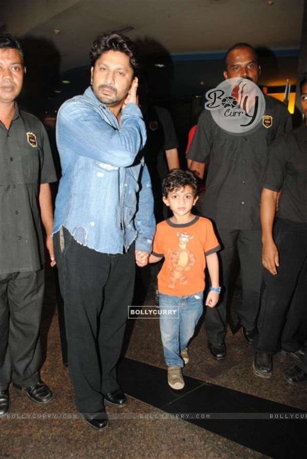 Arshad Warsi celebrate success of their film with underprivileged kids on Childrens Day at FAME Cin (107361)