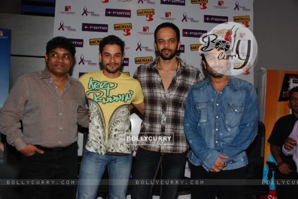 Golmaal 3 team celebrates with kids at Fame (107389)