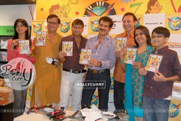 Khichdi (the Movie) cast & crew - destroy pirated CDs of the movie - as a symbolic gesture against anti-piracy, before the launch of its home Video by Moser Baer Entertainment (107618)