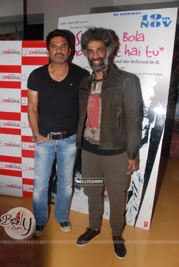 Sunil Shetty and Makrand Deshpande at Shahrukh Bola Khoobsurat Hai Tu film premiere at Cinemax (108062)