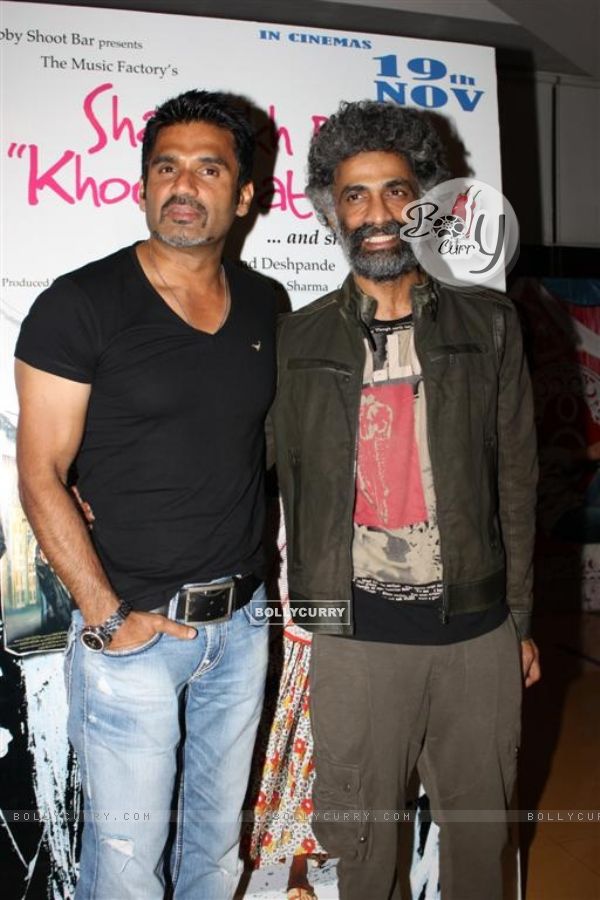 Sunil Shetty and Makrand Deshpande at Shahrukh Bola Khoobsurat Hai Tu film premiere at Cinemax (108345)