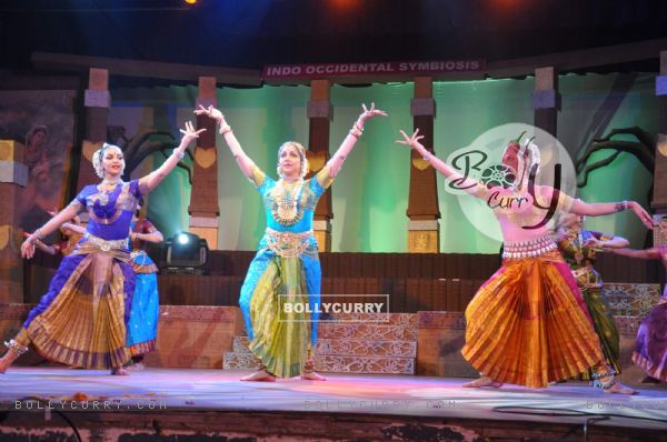 Hema Malini, Esha Deol, Ahana Deol at Jaya Smriti dance event in Ravindra Natya Mandir