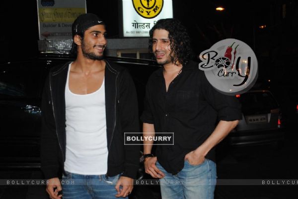 Prateik Babbar watch 'Allah Ke Banday' (110124)