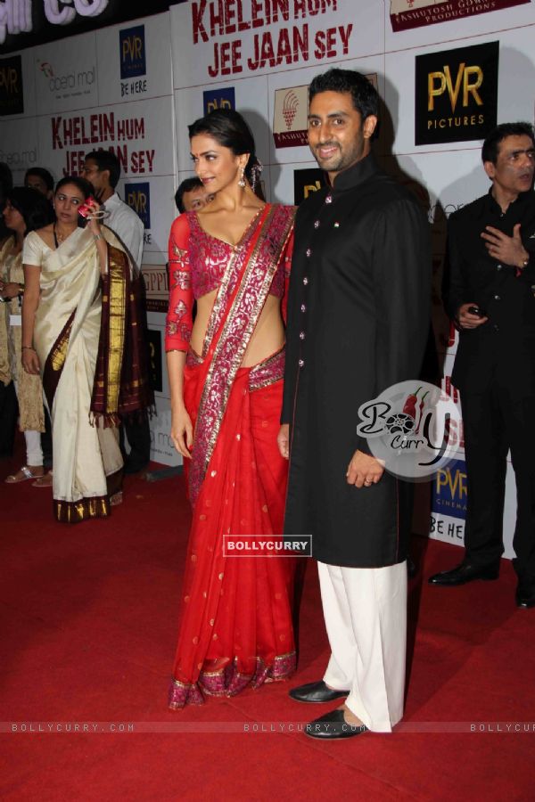 Abhishek Bachchan and Deepika Padukone at Premier Of Film Khelein Hum Jee Jaan Sey (110464)
