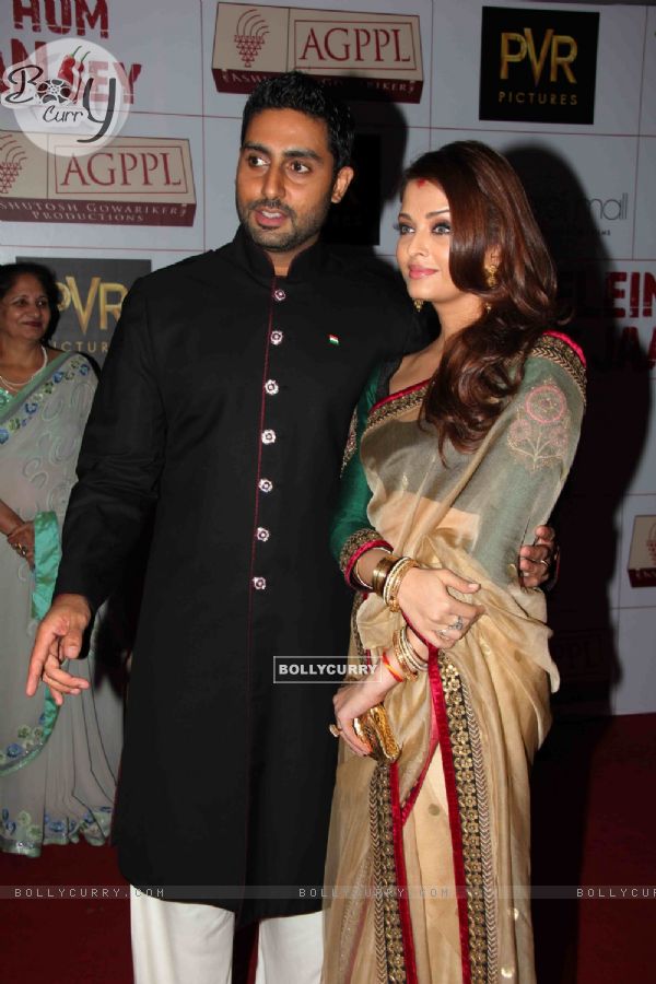 Abhishek and Aishwarya Rai Bachchan at Premier Of Film Khelein Hum Jee Jaan Sey (110477)