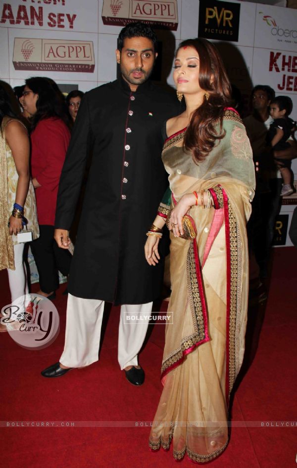 Abhishek and Aishwarya Rai Bachchan at Premier Of Film Khelein Hum Jee Jaan Sey (110478)