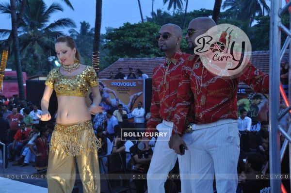 Rajeev and Raghu anchored the 'Provogue Tees Maar Khan promotion Beach Party'