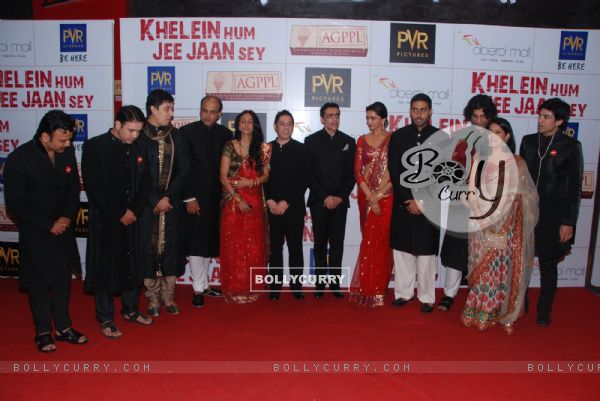 Team of "Khelein Hum Jee Jaan Sey" at the premiere of the movie in Mumbai. . (110925)