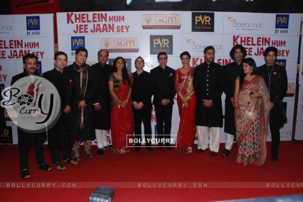 Team of "Khelein Hum Jee Jaan Sey" at the premiere of the movie in Mumbai. . (110926)