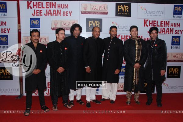 Team of "Khelein Hum Jee Jaan Sey" at the premiere of the movie in Mumbai. . (110928)
